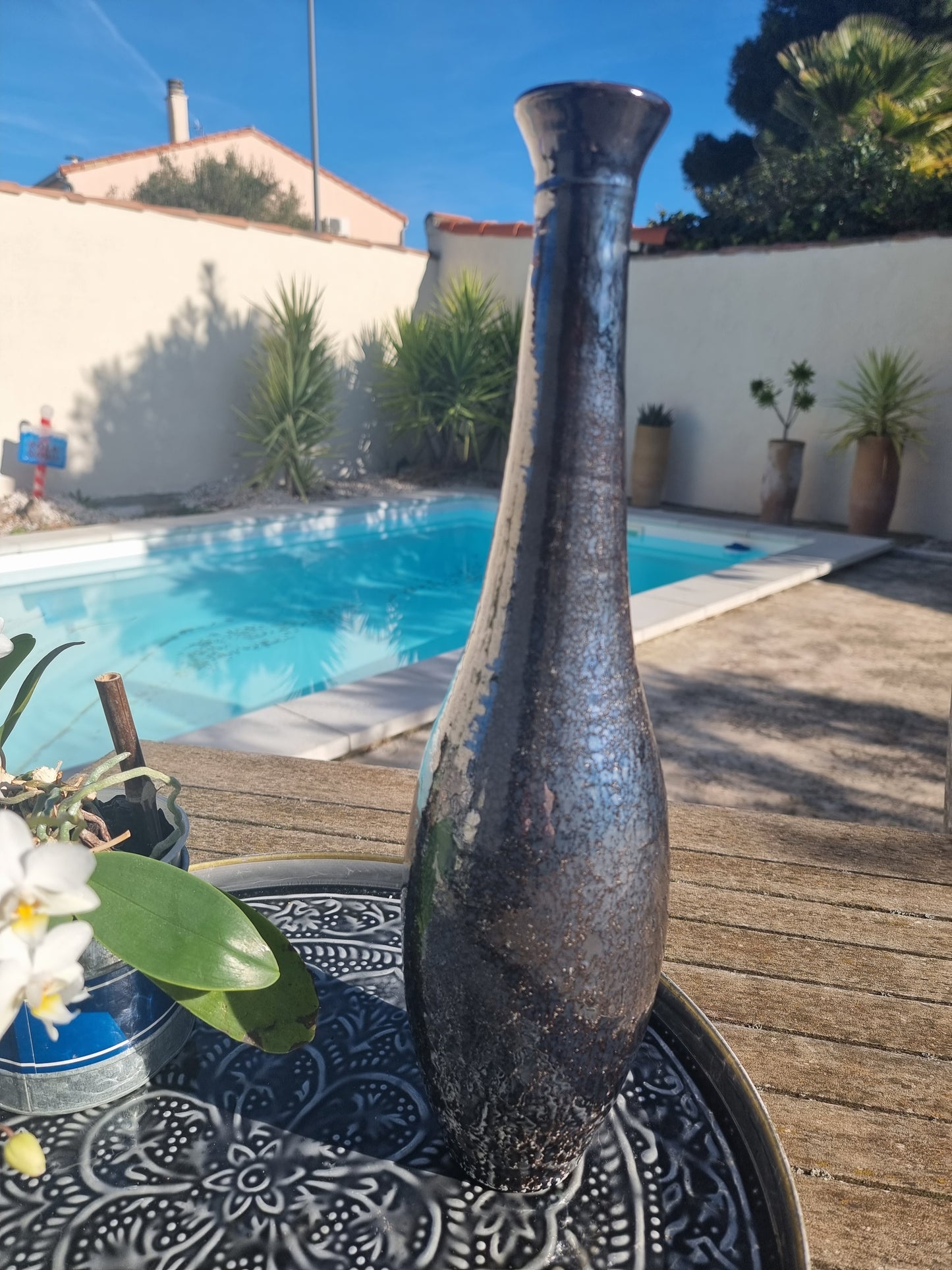 vase long bleu irisé