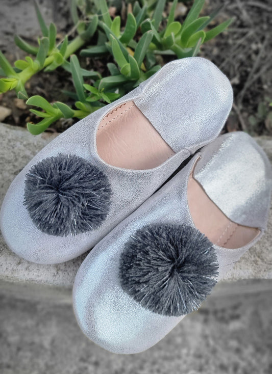 Babouches argenté pompon