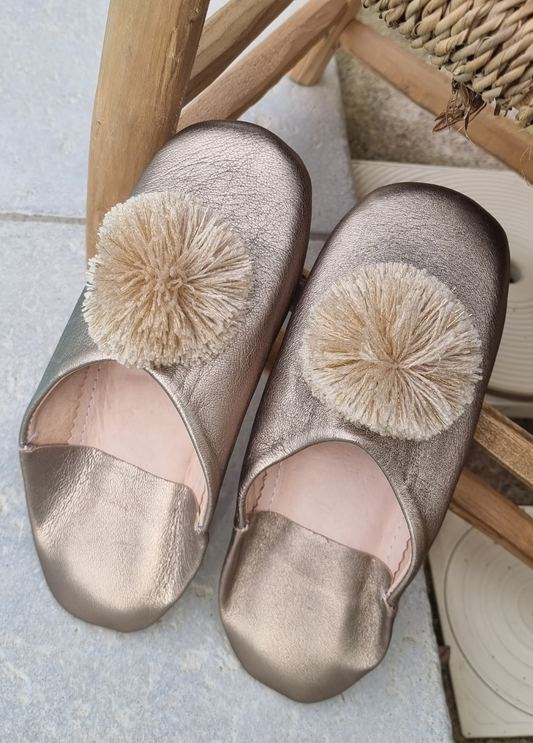 Babouches doré pompon